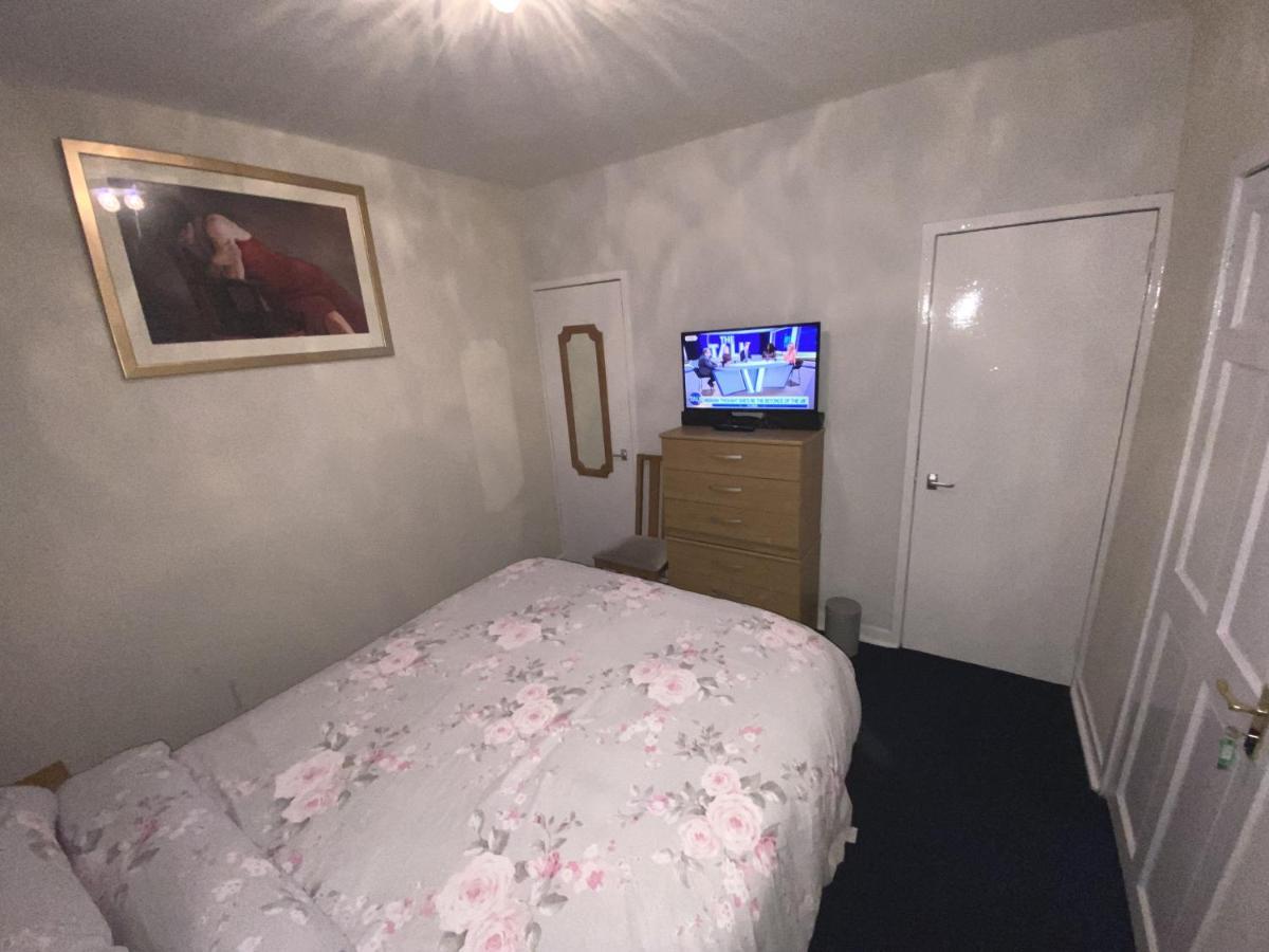 Private Lounge And Double Room 基尔温宁 外观 照片