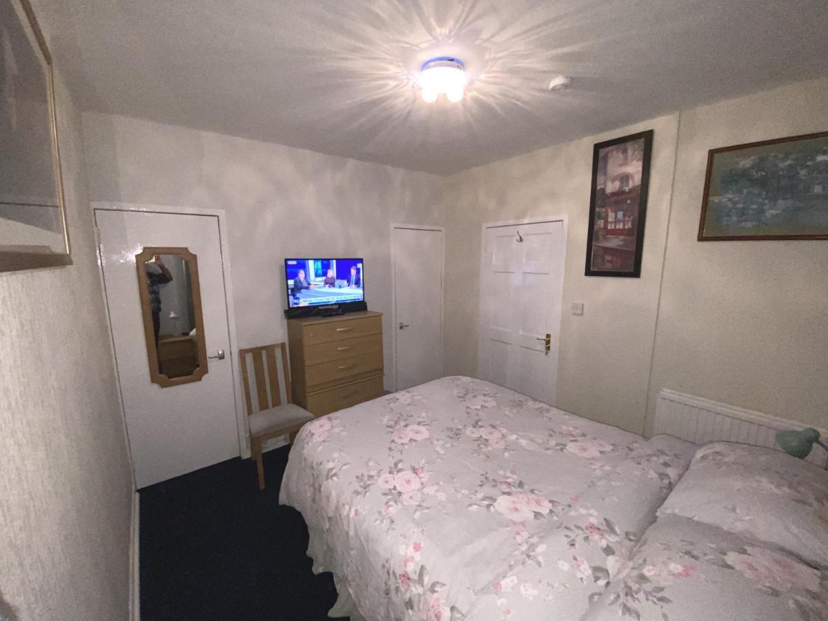 Private Lounge And Double Room 基尔温宁 外观 照片