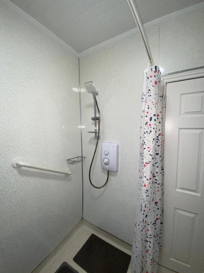 Private Lounge And Double Room 基尔温宁 外观 照片